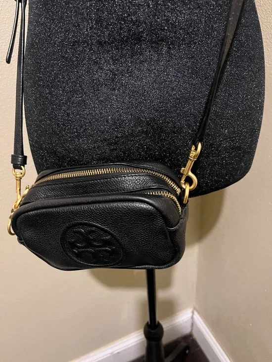 Tory Burch Black Pebbled Leather Logo Camera Crossbody with Gold Hardware - Picture 2 of 7